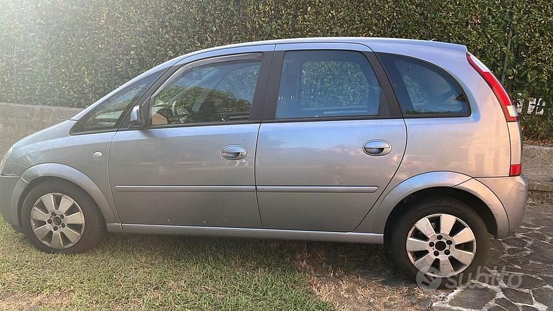 Usata Opel Meriva 101 CV (74 kW) 2004 Grigio Monovolume