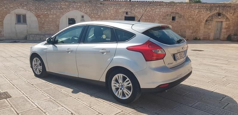 Usata Ford Focus 115 CV (84 kW) 2012 Argento Berlina