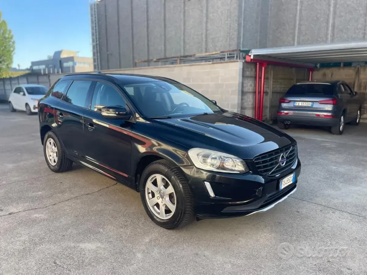 Usata Volvo XC60 Kinetic 150 CV (110 kW) 2015 Nero SUV