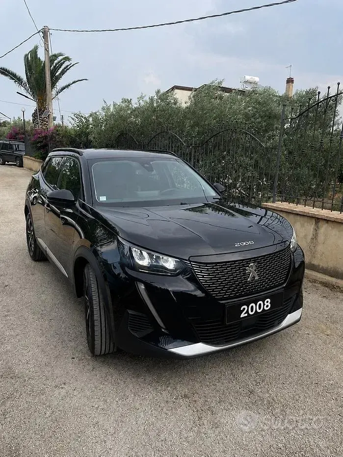 Usata Peugeot 2008 Allure 110 CV (80 kW) 2021 Nero SUV