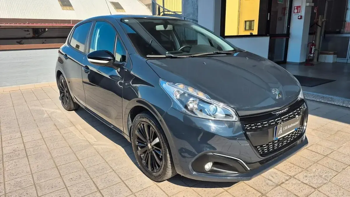 Usata Peugeot 208 82 CV (60 kW) 2018 Nero Utilitaria