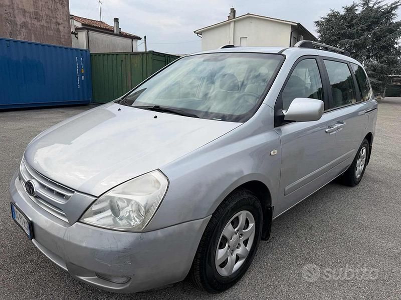Usata Kia Carnival 184 CV (135 kW) 2007 Grigio Monovolume