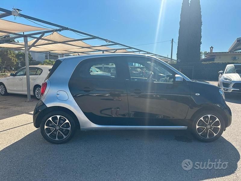 Usata Smart ForFour 70 CV (51 kW) 2016 Nero Utilitaria