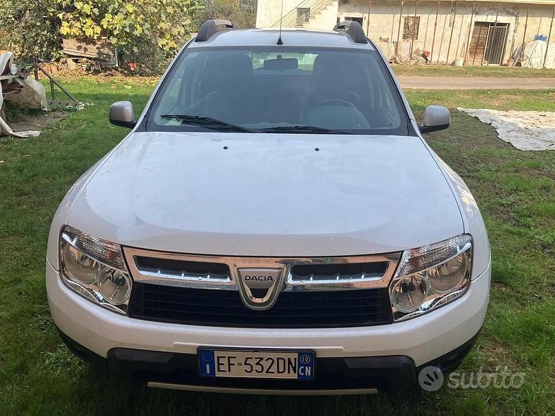 Bianco Usata 2010 Dacia Duster SUV | 7000 € (Buon prezzo) - Immagine 1/4