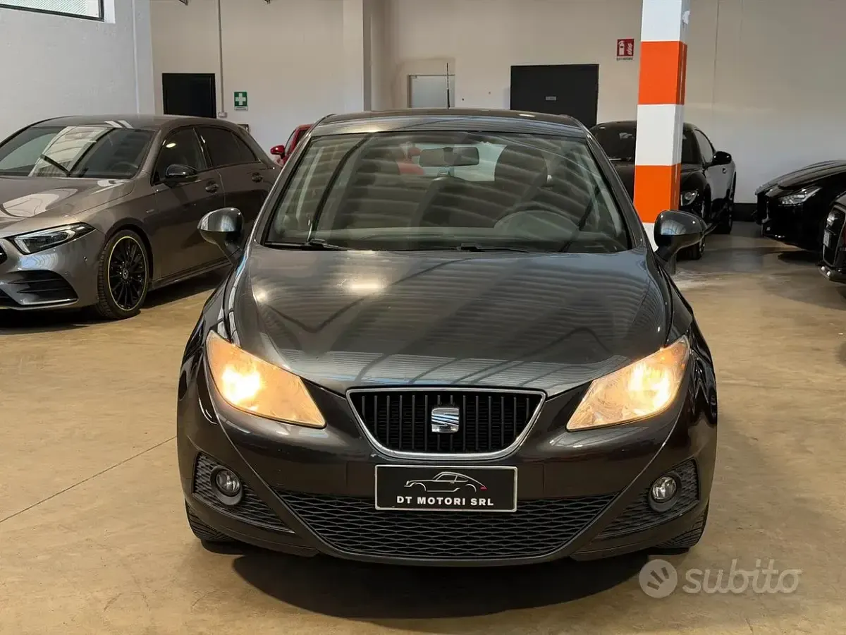 Usata Seat Ibiza 90 CV (66 kW) 2011 Grigio Berlina