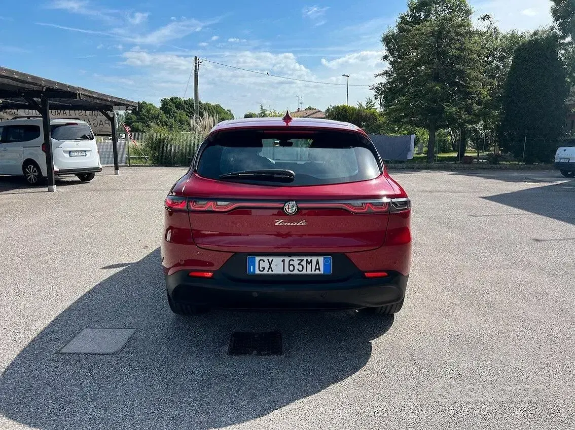 Begagnad Alfa Romeo Tonale Sprint 131 HK (96 kW) 2024 Röd SUV