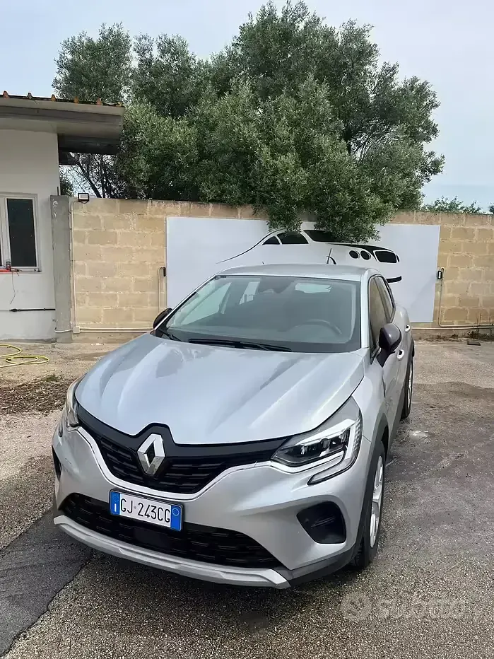 Usata Renault Captur Zen 101 CV (74 kW) 2022 Grigio SUV