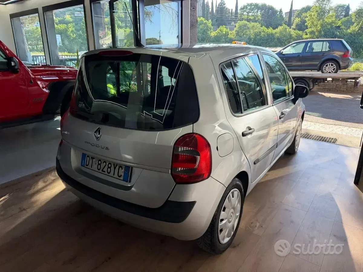 Usata Renault Modus Dynamique 75 CV (55 kW) 2008 Grigio Monovolume