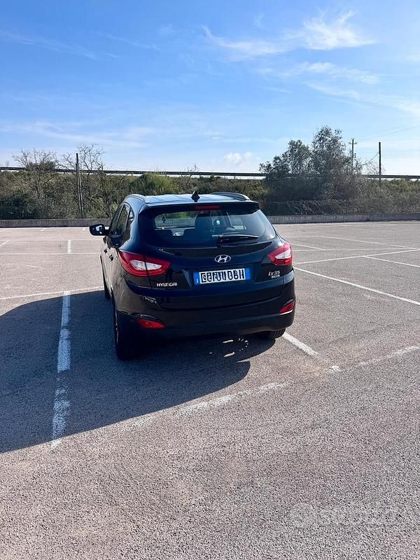 Usata Hyundai ix35 Xpossible 115 CV (84 kW) 2015 Nero SUV