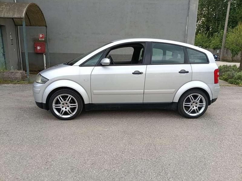 Usata Audi A2 Ambiente 75 CV (55 kW) 2002 Argento Utilitaria