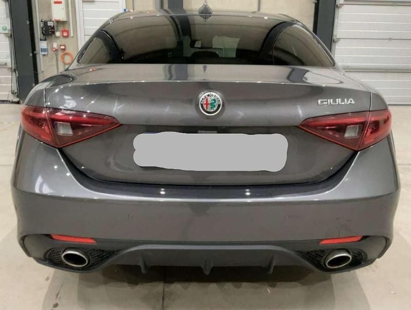 Usata Alfa Romeo Giulia Tech Edition 160 CV (117 kW) 2020 Grigio Berlina