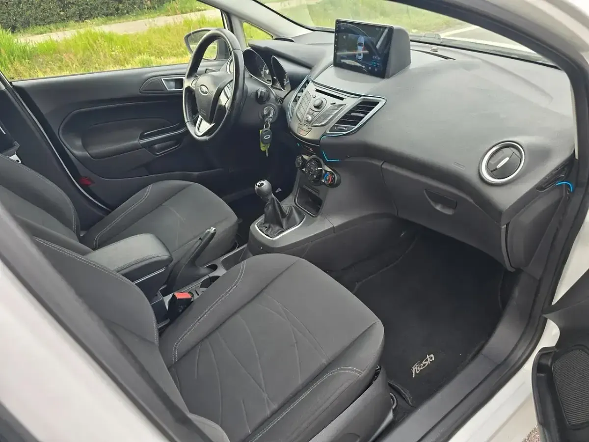 Usata Ford Fiesta Titanium 75 CV (55 kW) 2014 Bianco Utilitaria