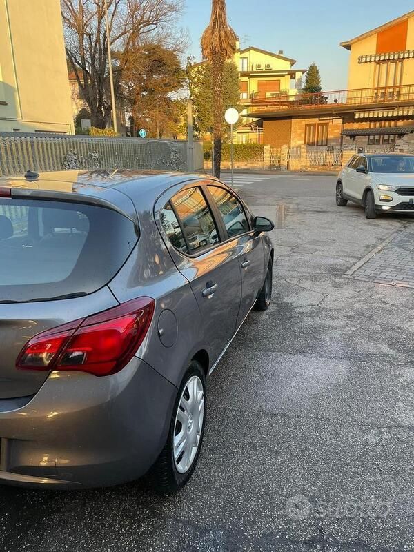 Usata Opel Corsa 2016 Grigio Berlina