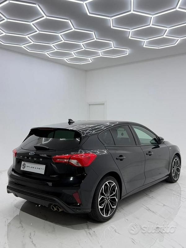 Usata Ford Focus ST-Line 125 CV (91 kW) 2021 Nero Berlina