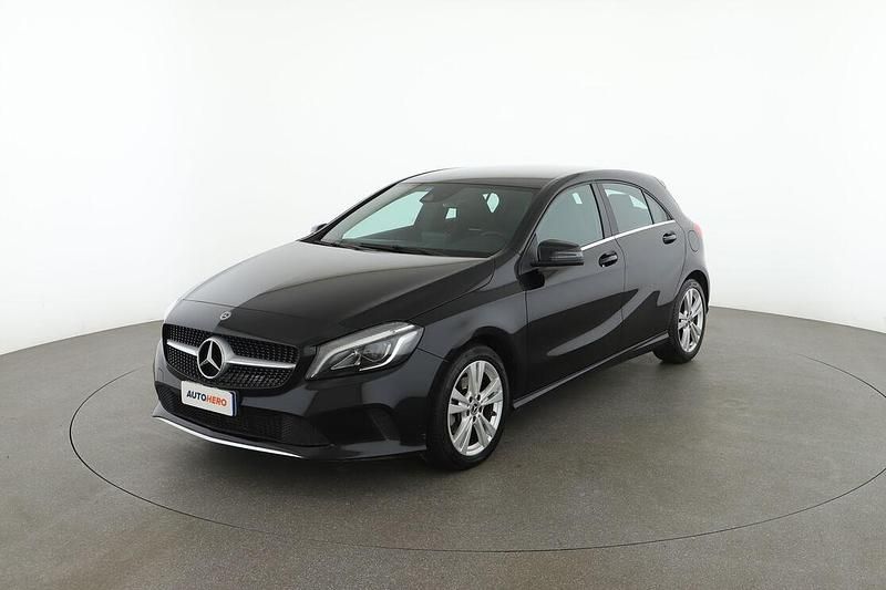 Nero Usata 2017 Mercedes A180 Tre volumi | 16.799 € (Buon prezzo) - Immagine 1/3