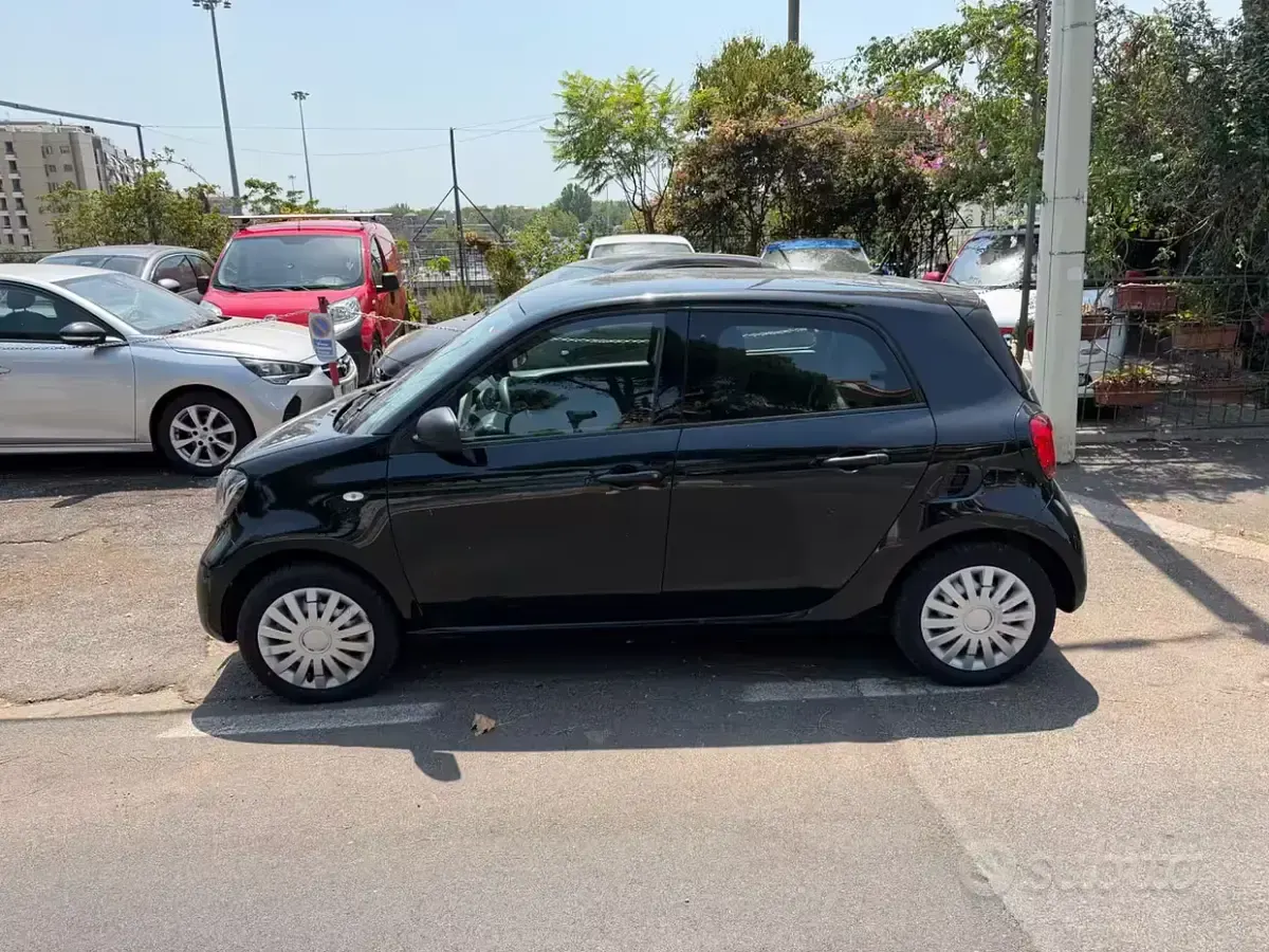 Usata Smart ForFour Passion 71 CV (52 kW) 2018 Nero Utilitaria