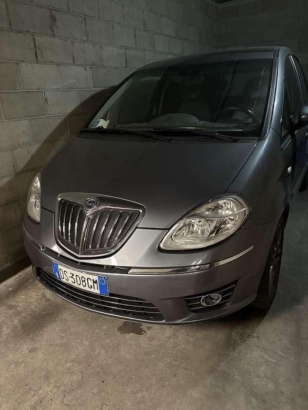 Usata Lancia Musa 95 CV (69 kW) 2009 Argento Monovolume