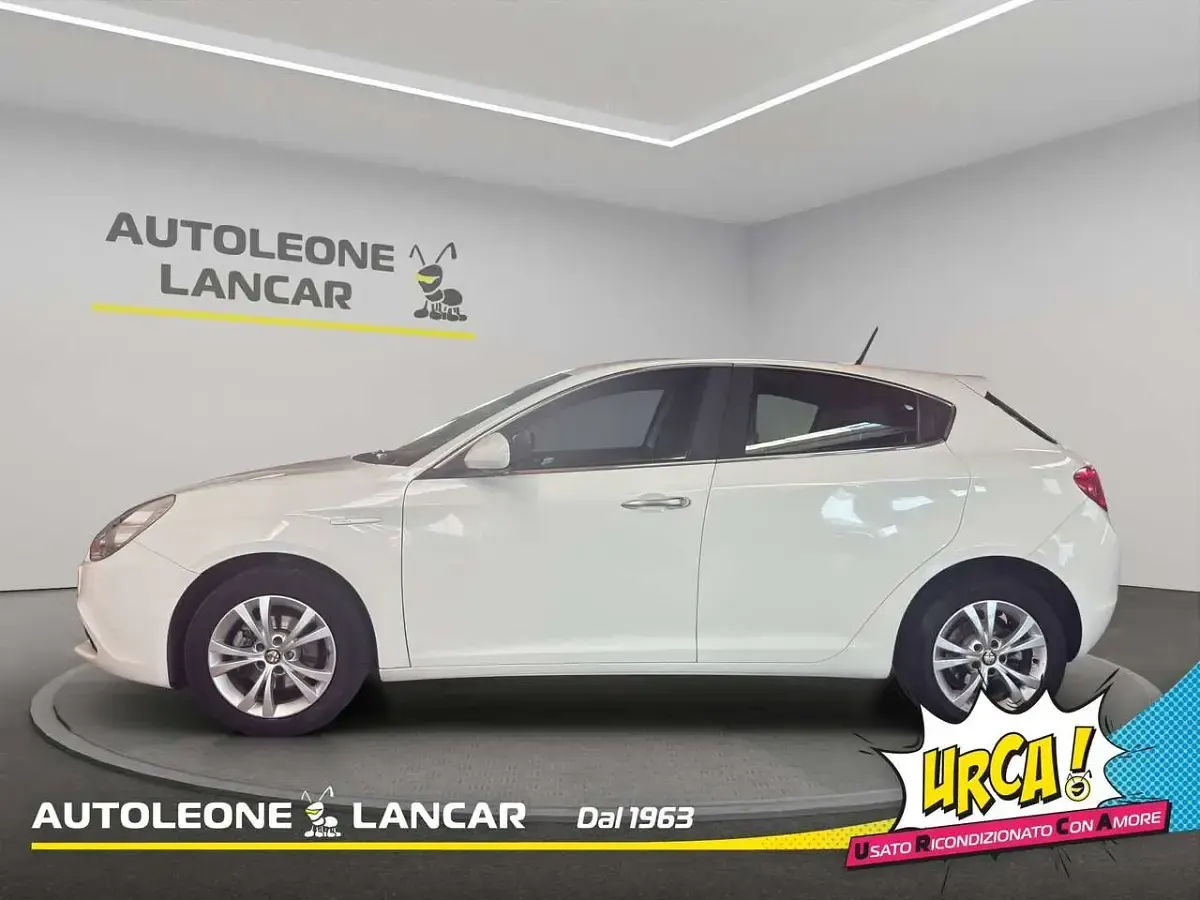 Usata Alfa Romeo Giulietta Distinctive 105 CV (77 kW) 2011 Bianco Utilitaria