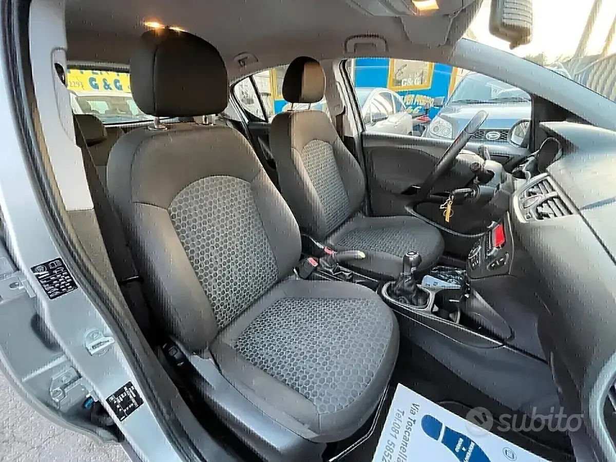 Usata Opel Corsa Edition 75 CV (55 kW) 2015 Grigio Utilitaria