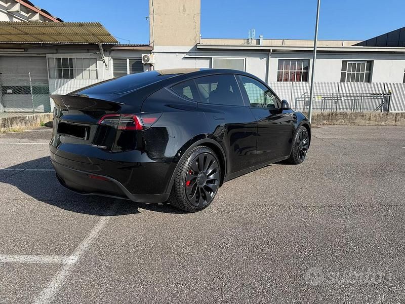 Usata Tesla Model Y Performance 392 kW (534 CV) 2023 Nero SUV