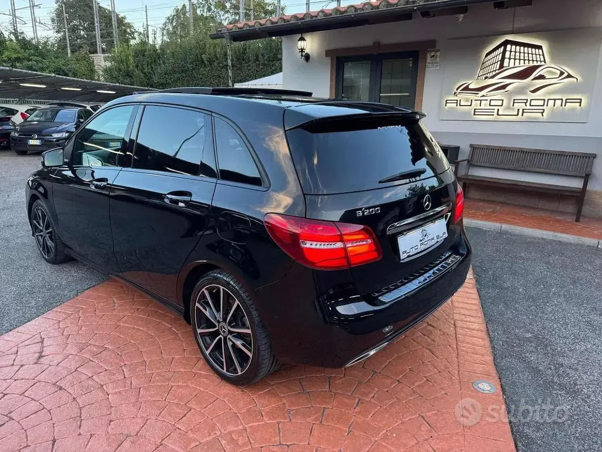 Usata Mercedes B200 Premium 136 CV (100 kW) 2018 Nero Utilitaria