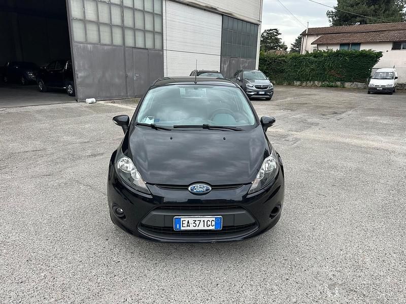 Usata Ford Fiesta 96 CV (70 kW) 2010 Nero Utilitaria