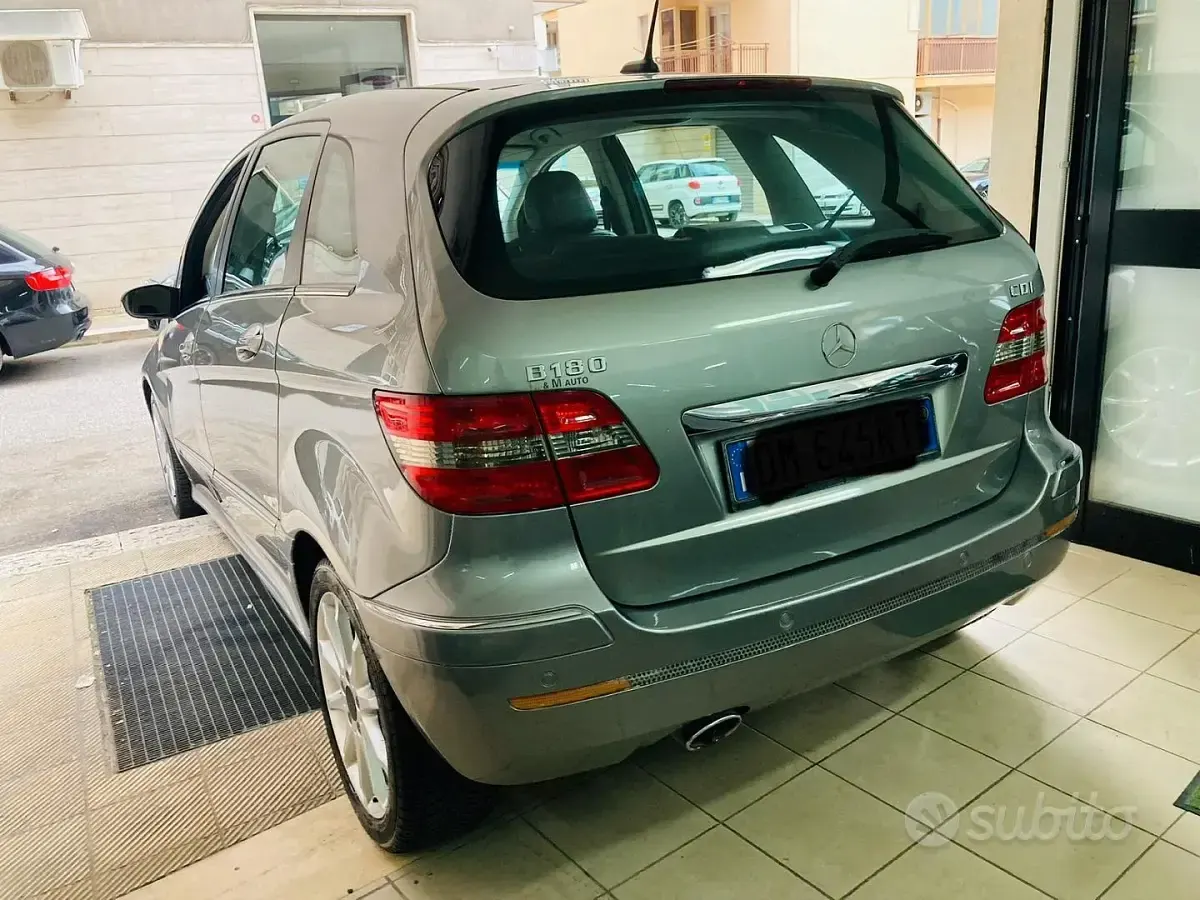 Usata Mercedes B180 109 CV (80 kW) 2008 Grigio Monovolume
