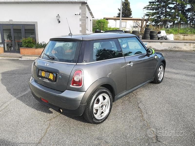Begagnad Mini ONE 75 HK (55 kW) 2009 Grå Halvkombi