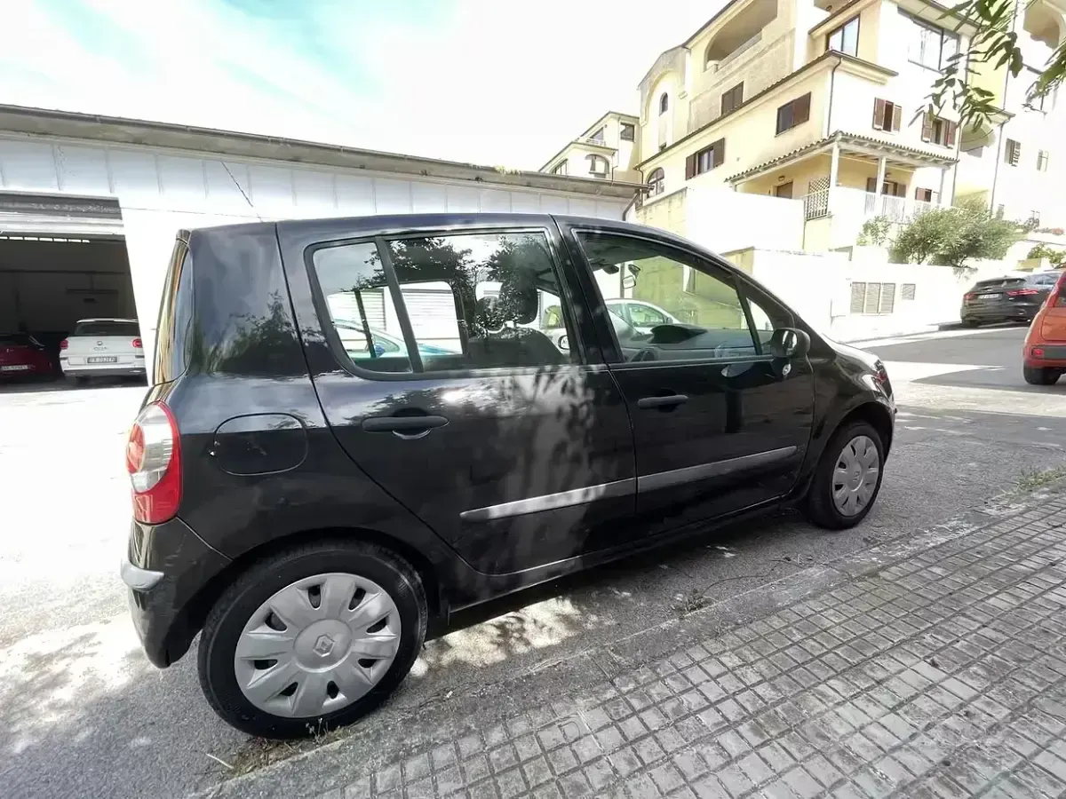 Usata Renault Modus 75 CV (55 kW) 2007 Nero Monovolume