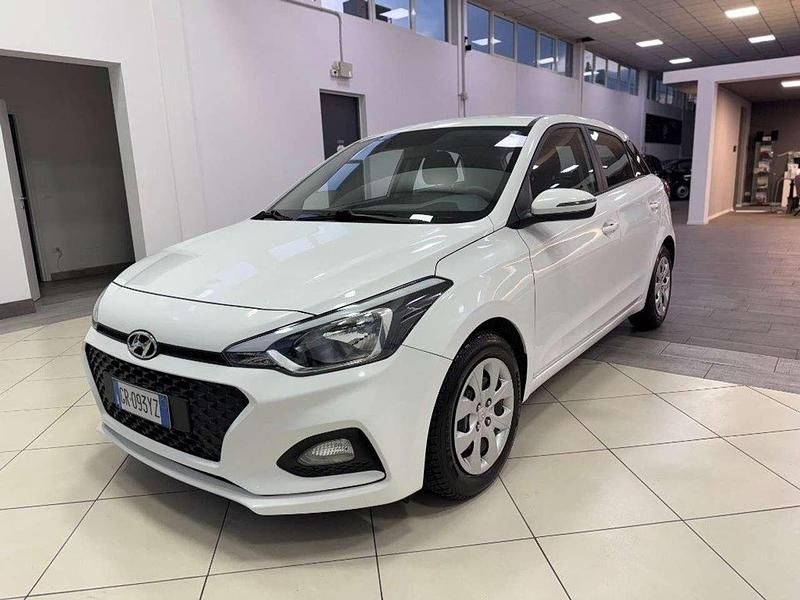 Usata Hyundai i20 75 CV (55 kW) 2019 Bianco Berlina