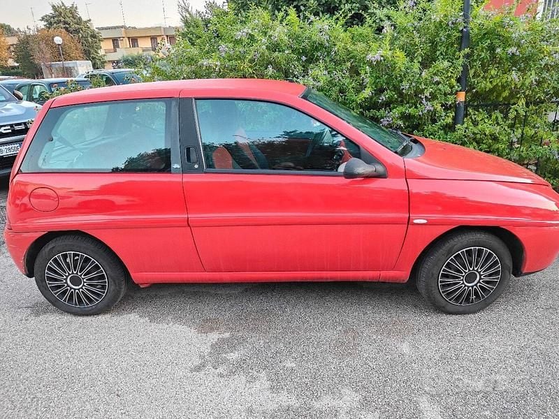 Usata Lancia Ypsilon 60 CV (44 kW) 2002 Rosso Utilitaria