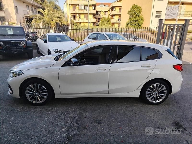 Usado BMW 118 Luxury Line 150 CV (110 kW) 2020 Blanco Utilitario
