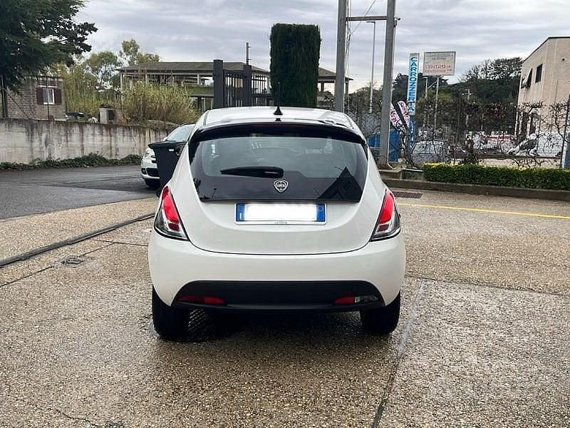 Usata Lancia Ypsilon S 69 CV (50 kW) 2023 Bianco Utilitaria