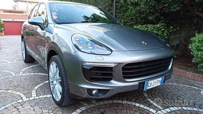 Usata 2016 Porsche Cayenne SUV | 37.500 € (Cara) - Immagine 1/4