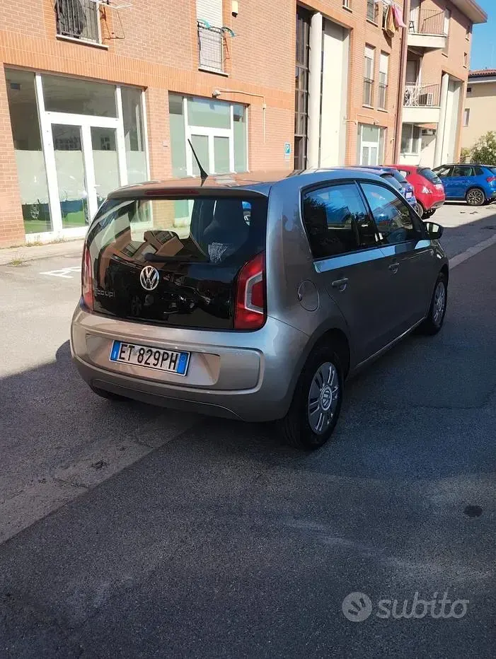Usata VW up! Move 68 CV (50 kW) 2013 Grigio Utilitaria