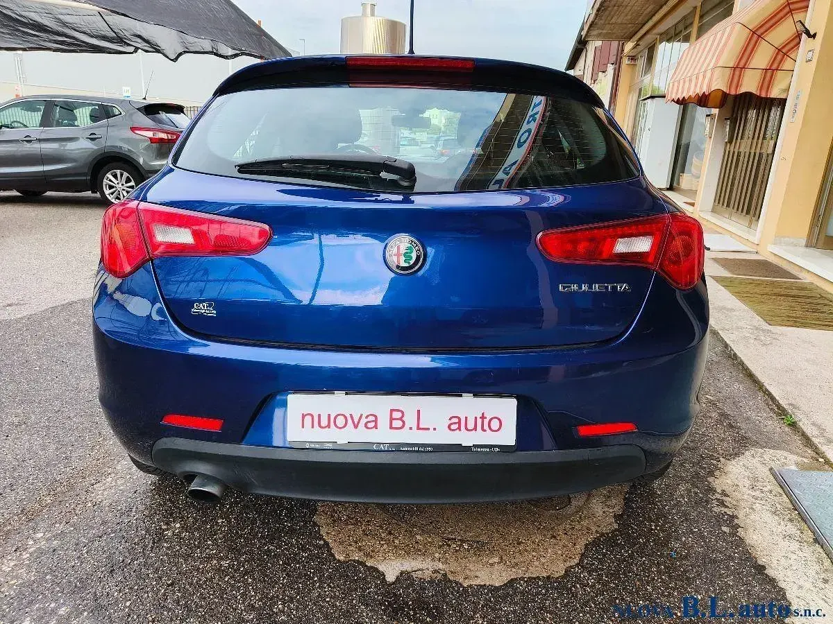 Usata Alfa Romeo Giulietta Super 120 CV (88 kW) 2017 Blu Utilitaria