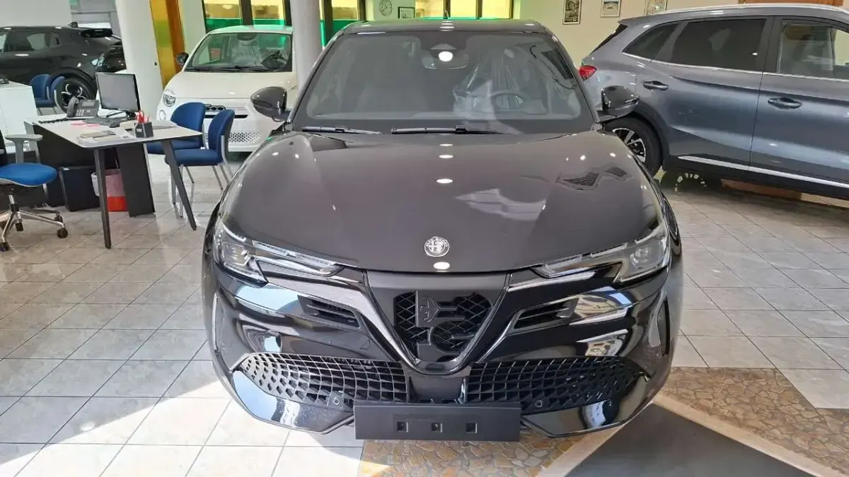 Nuova Alfa Romeo GT Junior Edizione Speciale 136 CV (100 kW) 2026 Nero tortona SUV