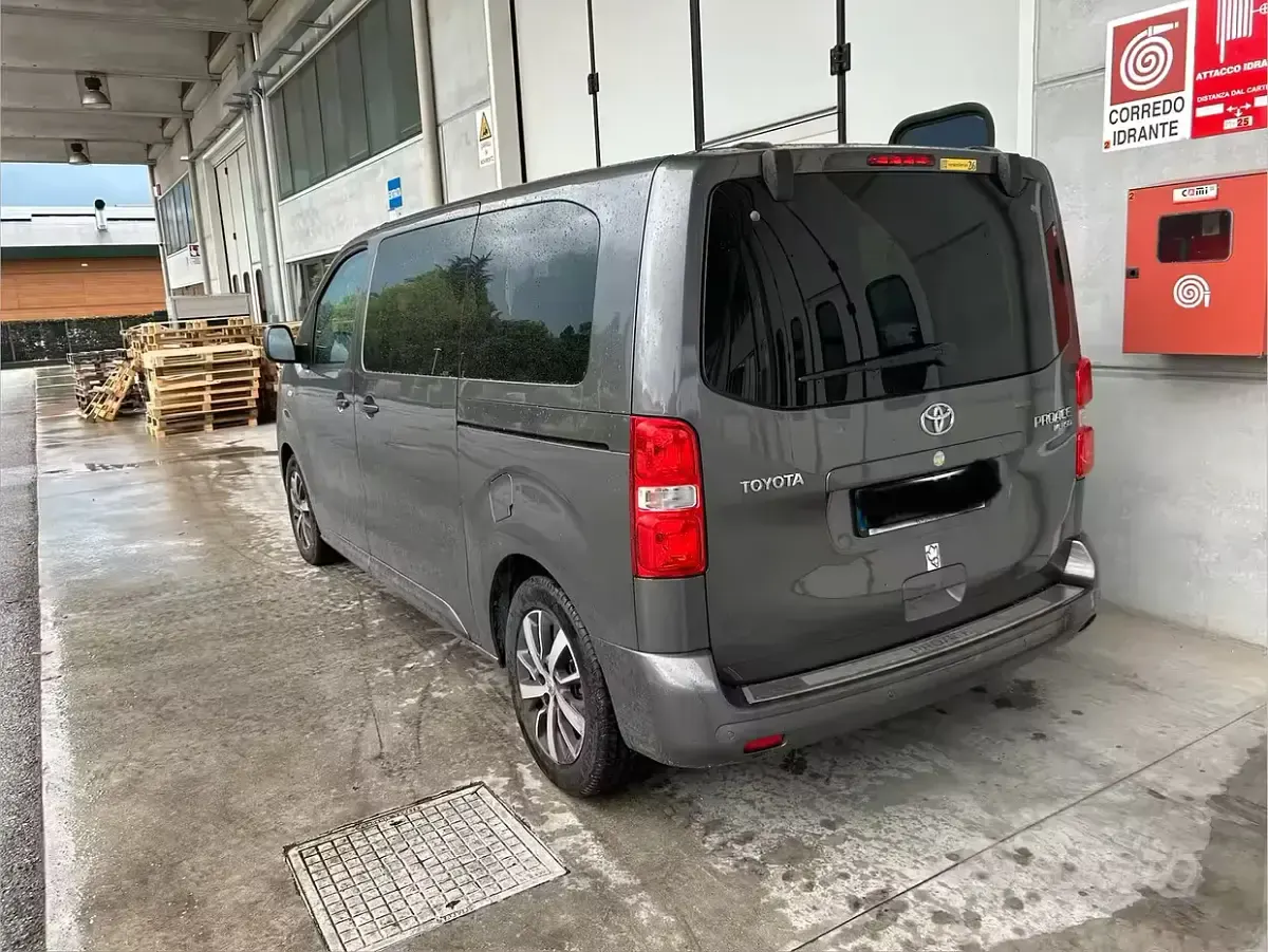 Usata Toyota Proace Verso Executive 144 CV (105 kW) 2023 Grigio Station wagon