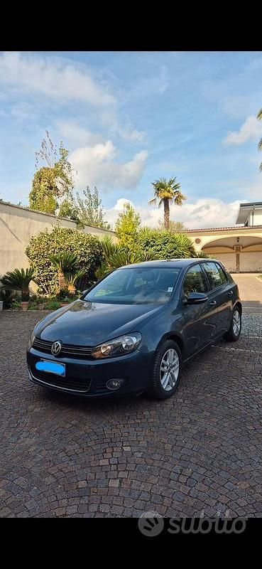 Blu Usata 2010 VW Golf VI Tre volumi | 8000 € (Buon prezzo) - Immagine 1/4