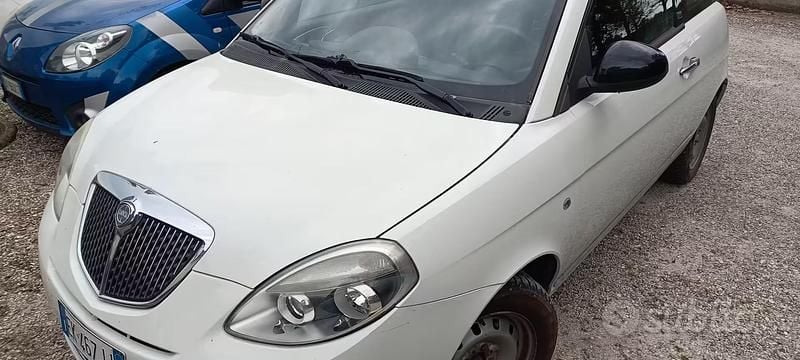Usata Lancia Ypsilon 69 CV (50 kW) 2012 Bianco Utilitaria