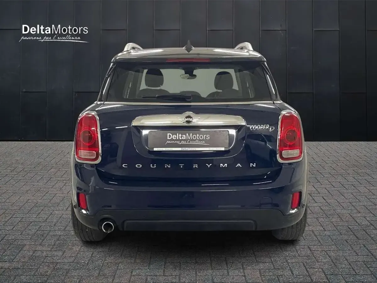 Usata Mini Cooper D 150 CV (110 kW) 2017 Blu scuro metallizzato Utilitaria