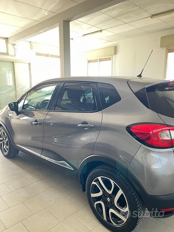 Usata Renault Captur 90 CV (66 kW) 2015 Blu SUV