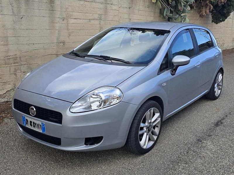 Usata Fiat Grande Punto Dynamic 90 CV (66 kW) 2007 Grigio Utilitaria