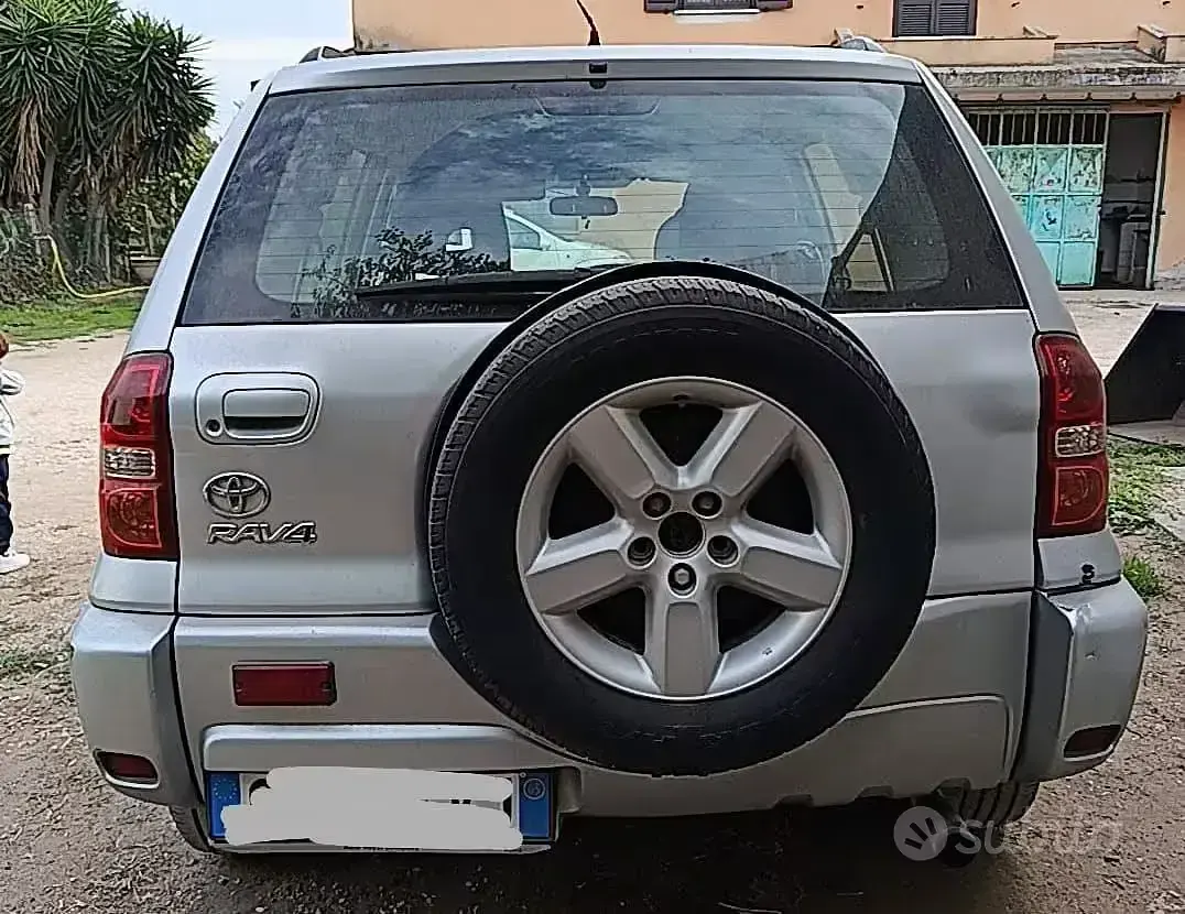 Usata Toyota RAV4 116 CV (85 kW) 2005 Grigio SUV