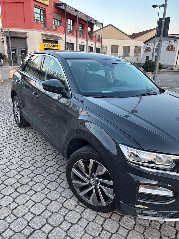 Usata VW T-Roc 150 CV (110 kW) 2021 Nero SUV