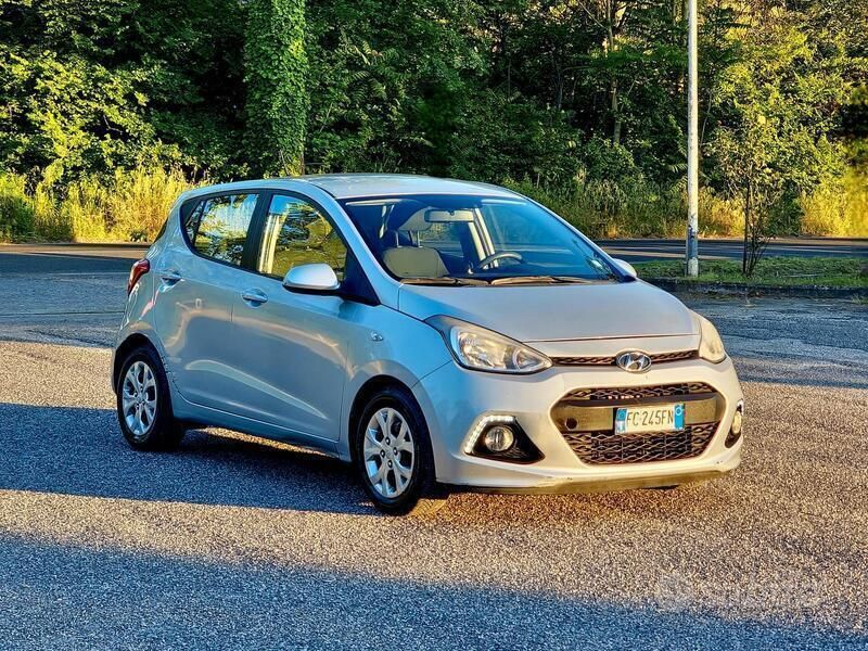 Argento Usata 2016 Hyundai i10 Edition Due volumi | 6700 € (Buon prezzo) - Immagine 1/4