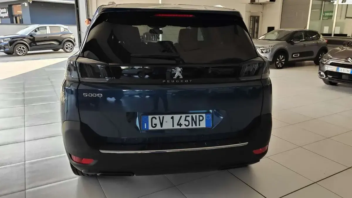 Usata Peugeot 5008 Allure 131 CV (96 kW) 2024 Blu/azzurro SUV