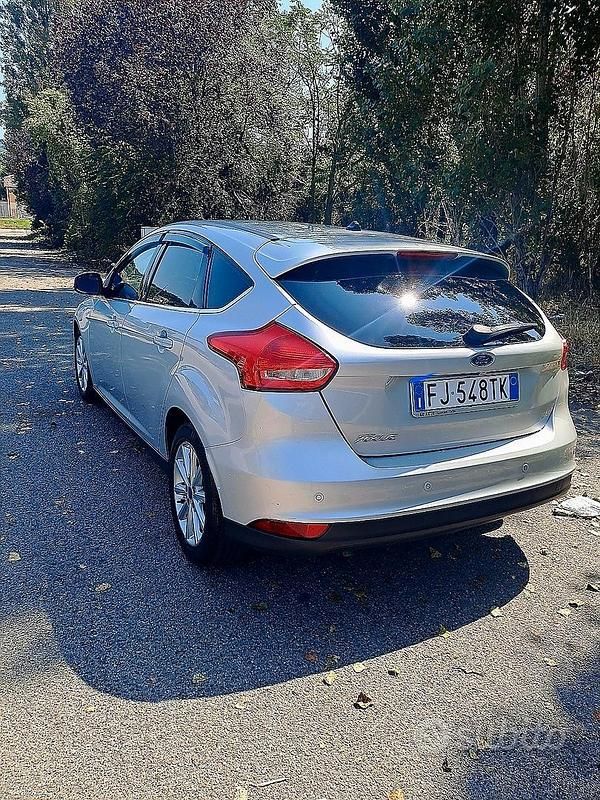 Usata Ford Focus 120 CV (88 kW) 2017 Grigio Berlina