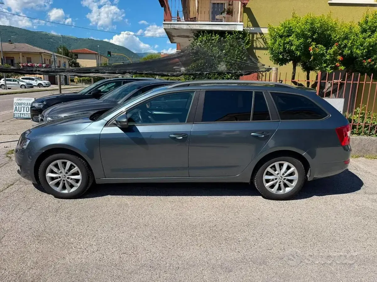 Usata Skoda Octavia G-TEC Executive 110 CV (80 kW) 2015 Grigio Station wagon