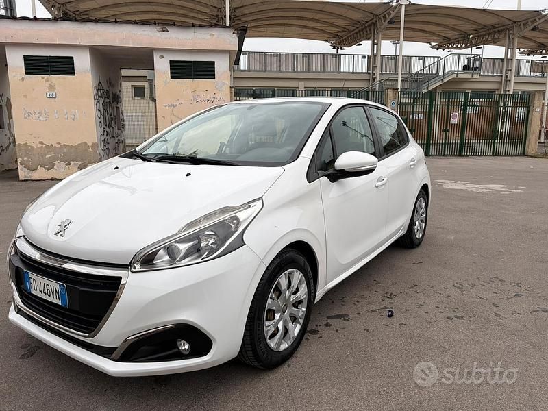 Usata Peugeot 208 Active 68 CV (50 kW) 2016 Bianco Utilitaria